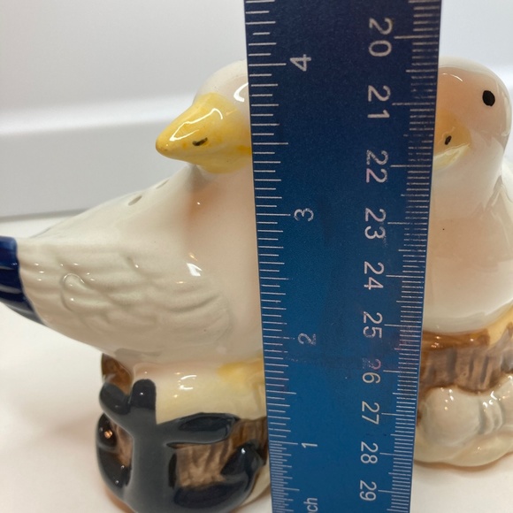 Vintage pair of seagulls porcelain salt and pepper shaker marine decorative - Picture 10 of 10